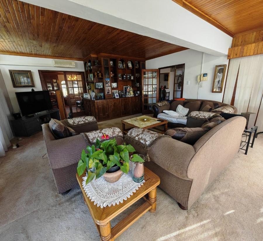6 Bedroom Property for Sale in Heuwelsig Free State